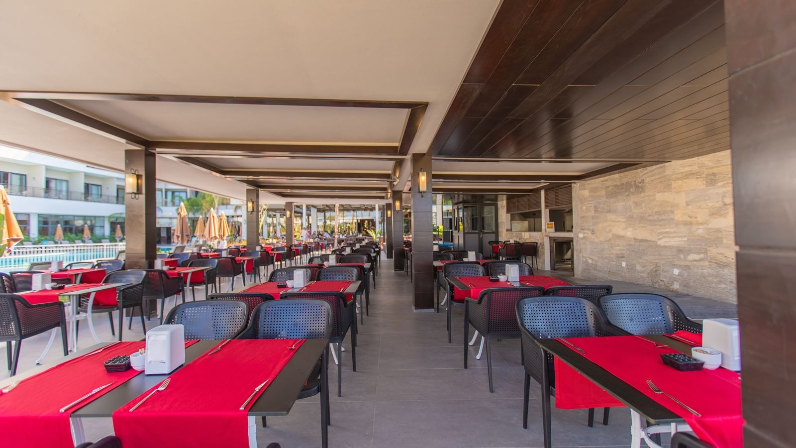 restaurants-pool-snack-restaurant