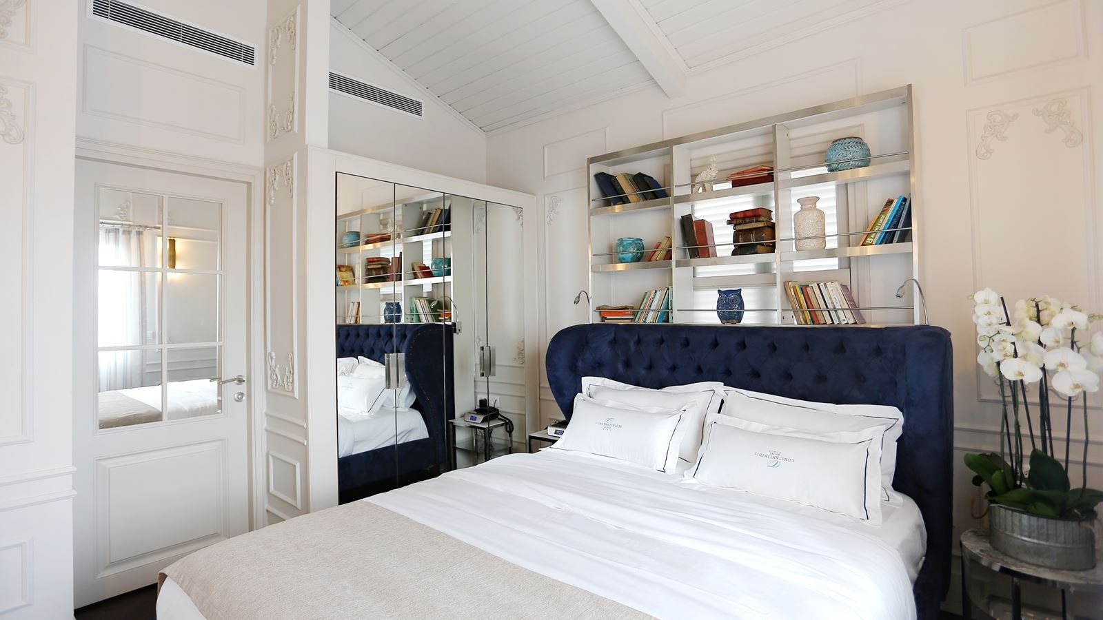 rooms-suite-king-size-bed