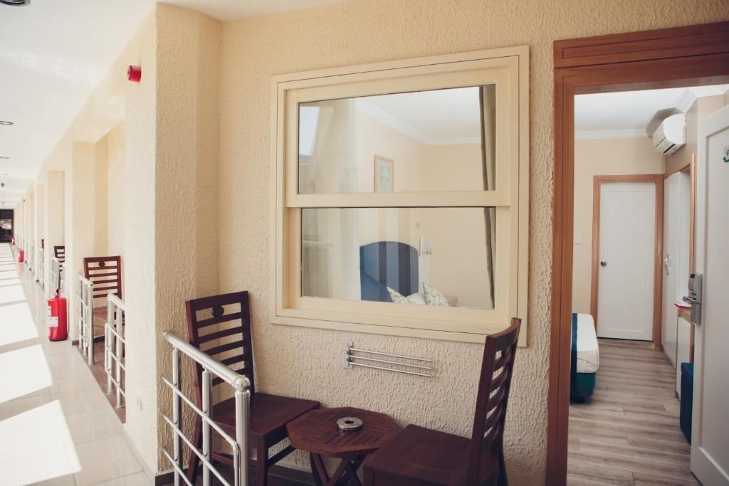 rooms-economy-room