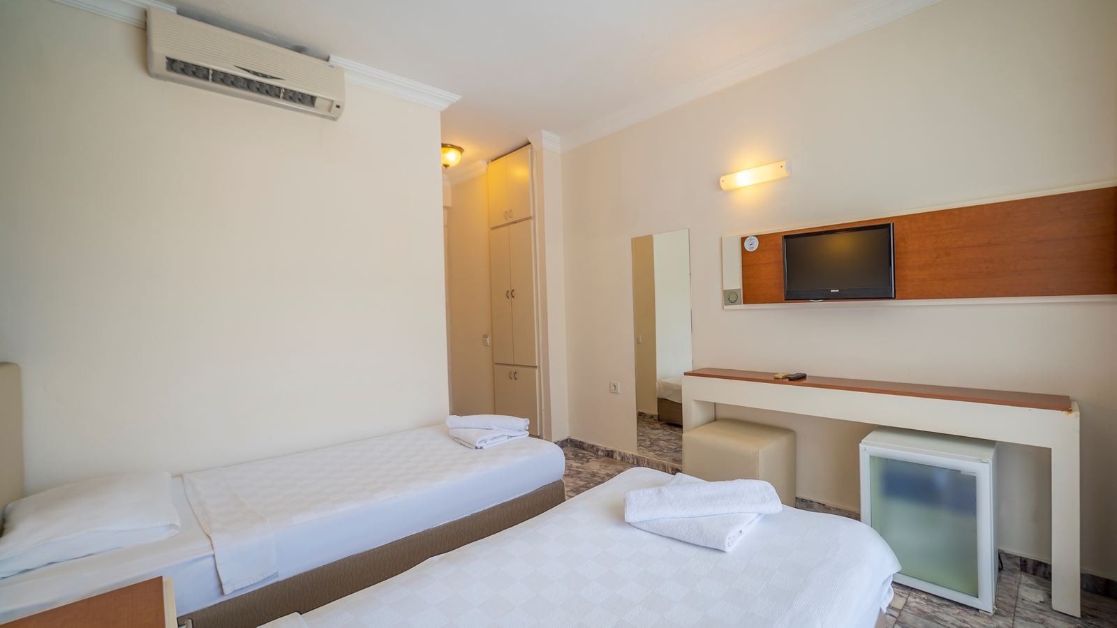 rooms-standard-room