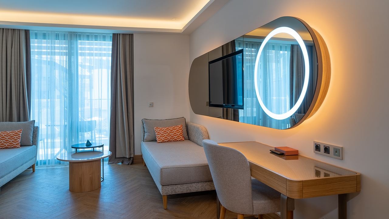 rooms-large-room-pool-direct-access