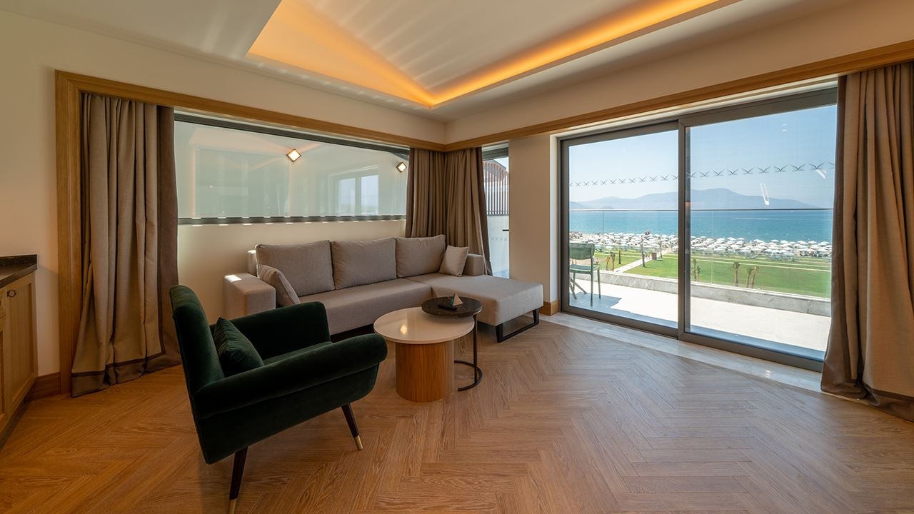 rooms-private-suit-via-pool