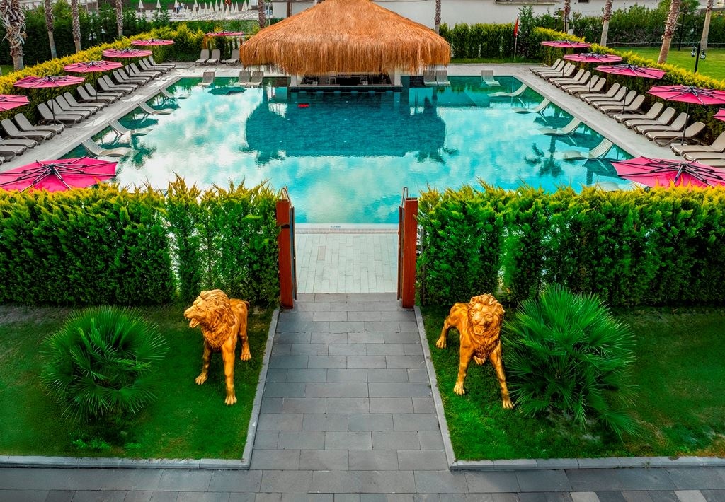 pools-outdoor-pool