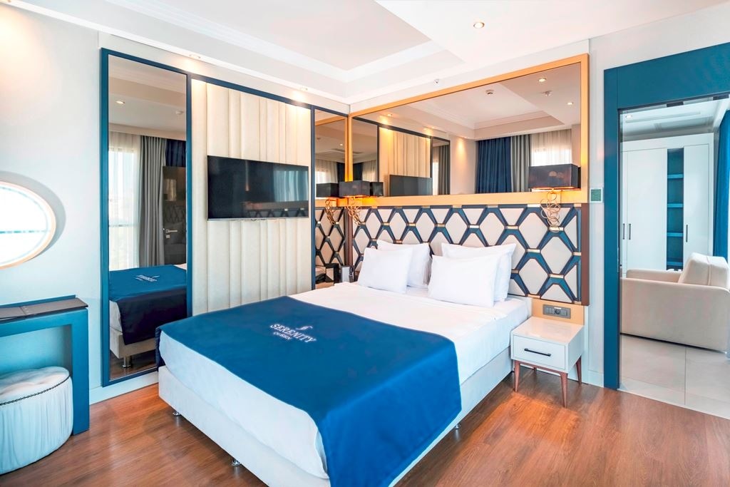 rooms-deluxe-suite-room