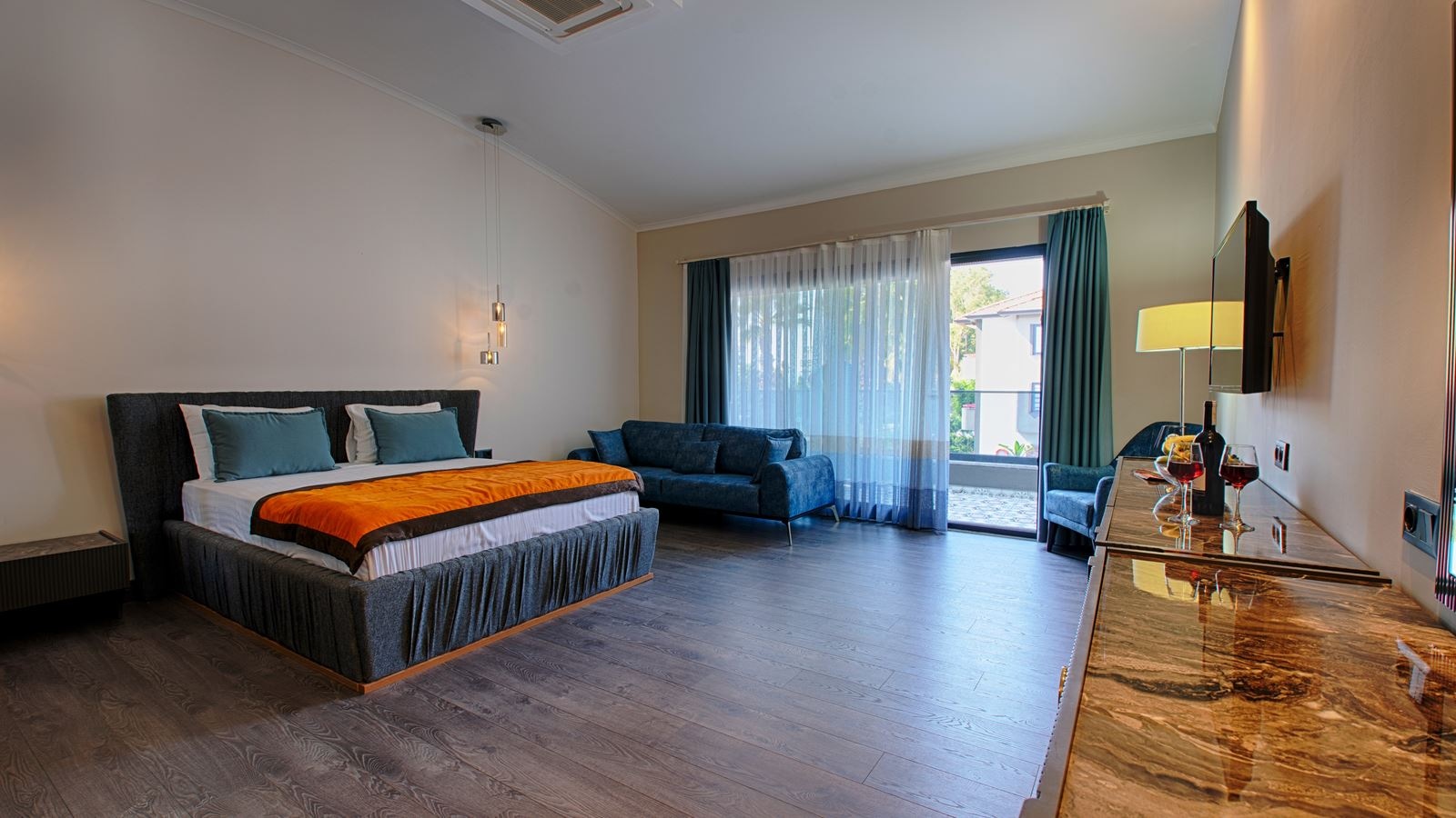 rooms-exclusive-room-land-view