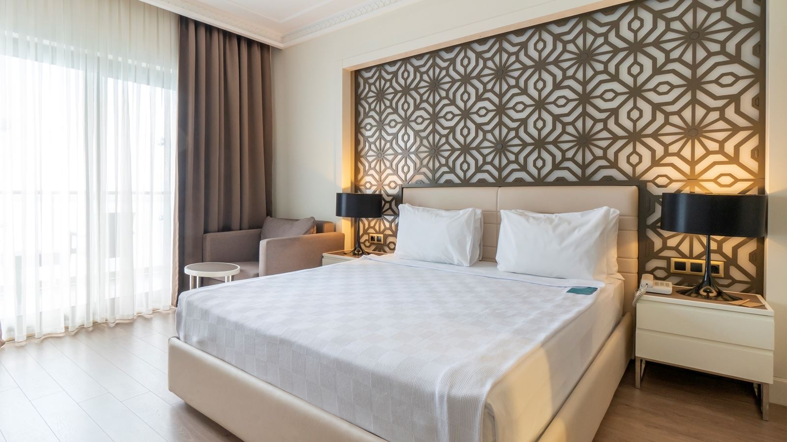 rooms-village-family