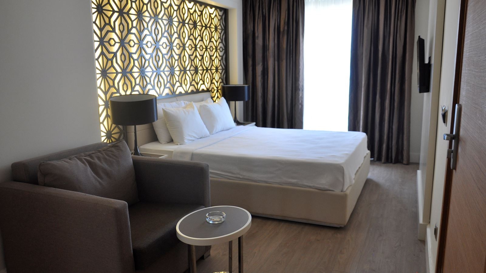 rooms-village-poolside-room-single-use