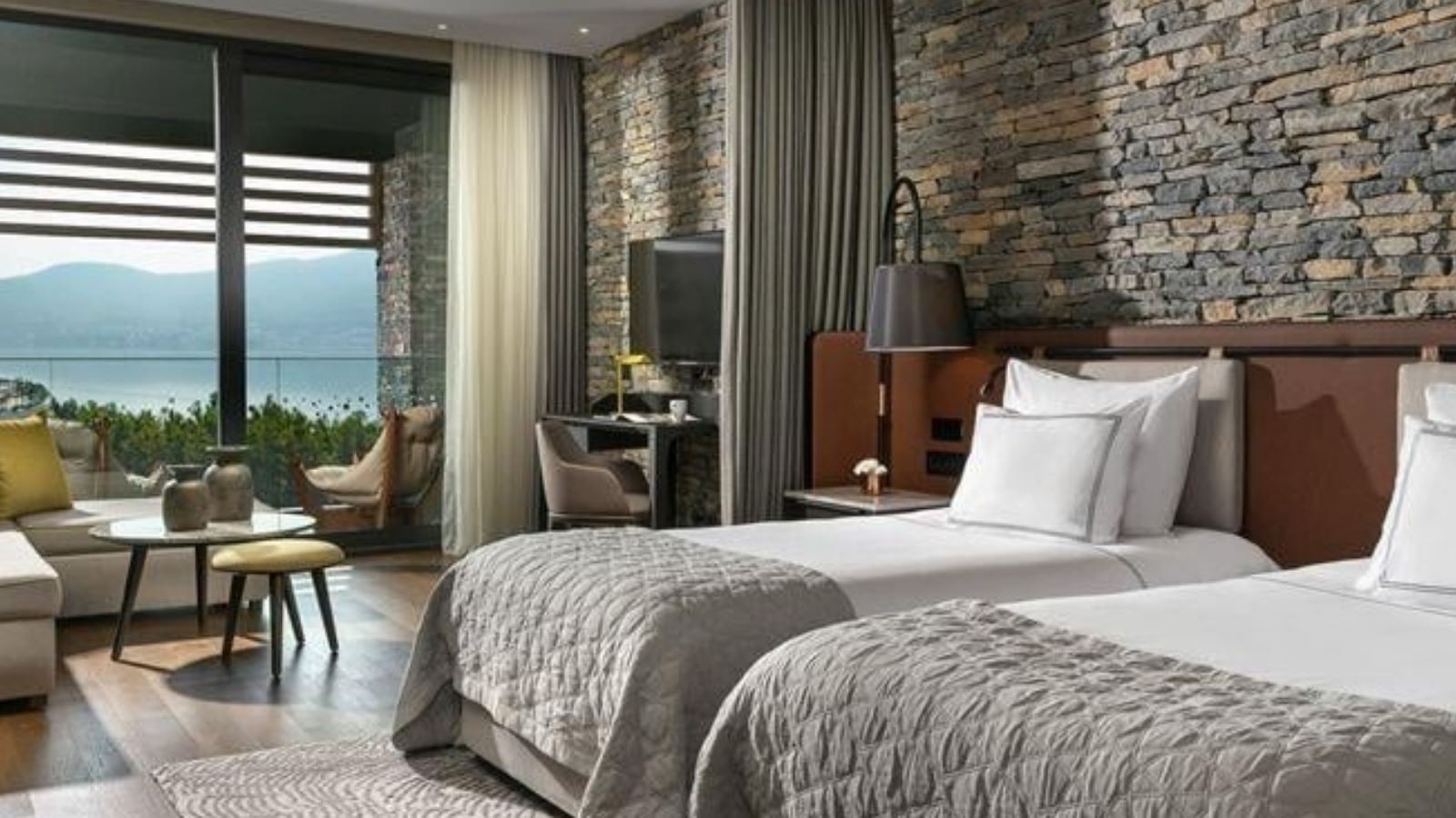 rooms-deluxe-room-sea-view