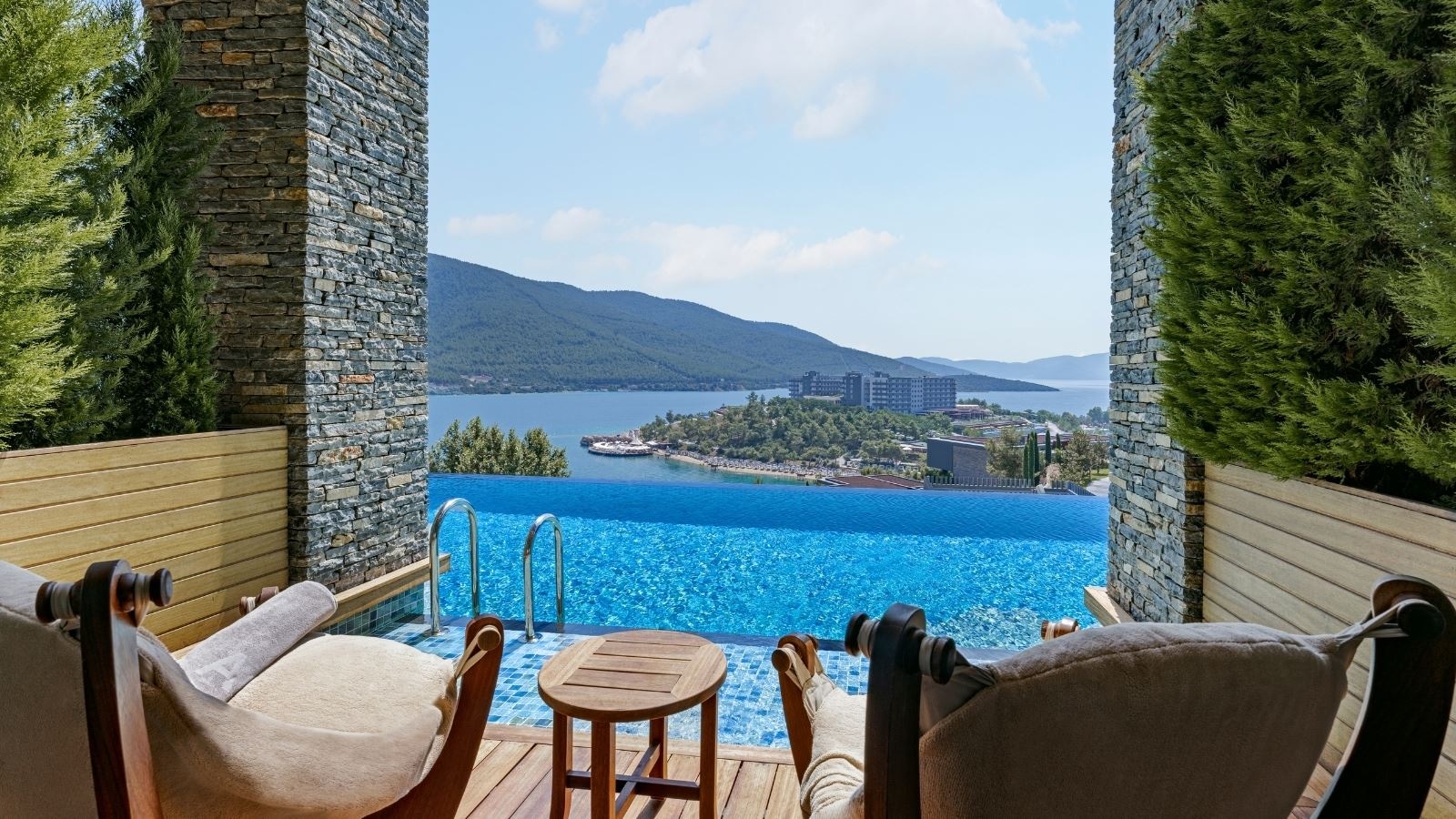 rooms-laguna-deluxe-room-sea-view-swim-up