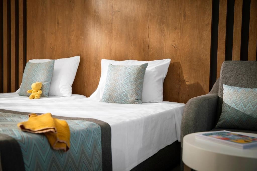 rooms-standard-mainbuilding-without-balcony--garden-view