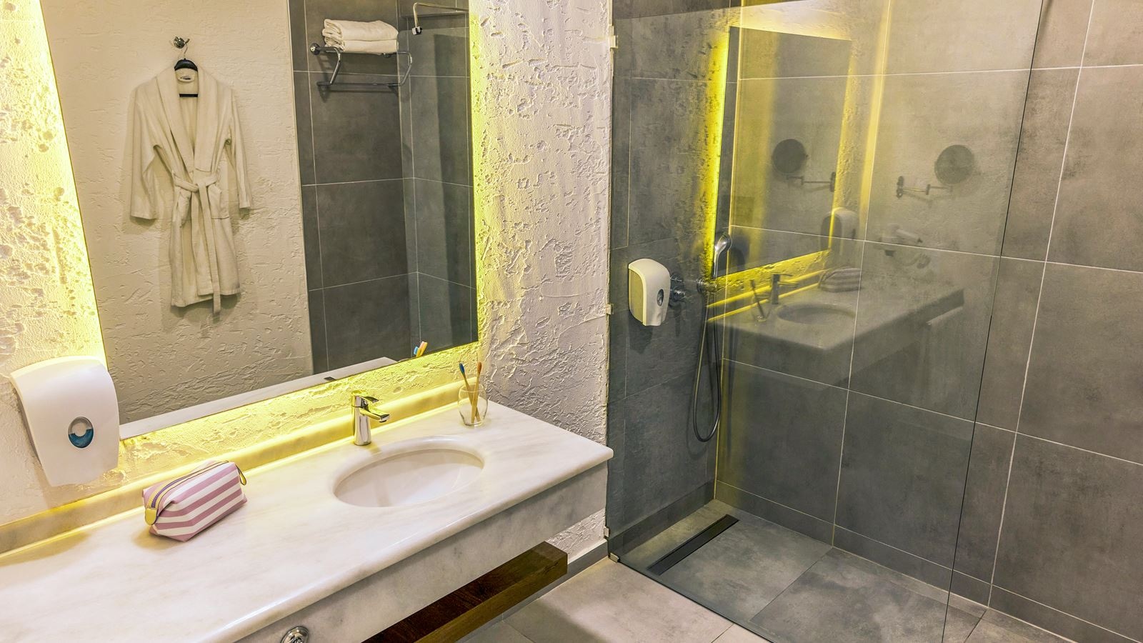 rooms-standard-large-superior--sea-view