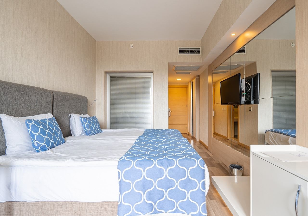 rooms-main-building-land-view-room