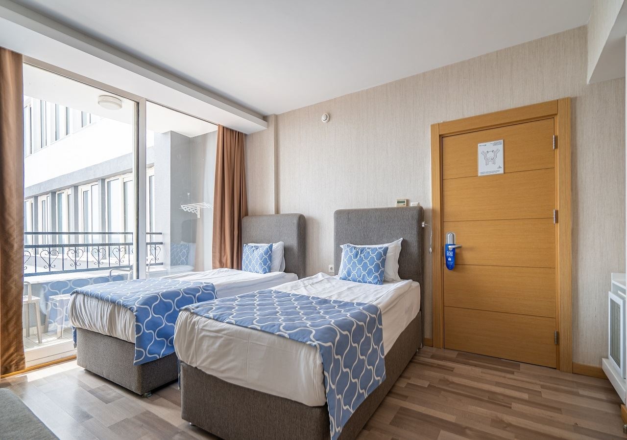 rooms-main-building-family-room