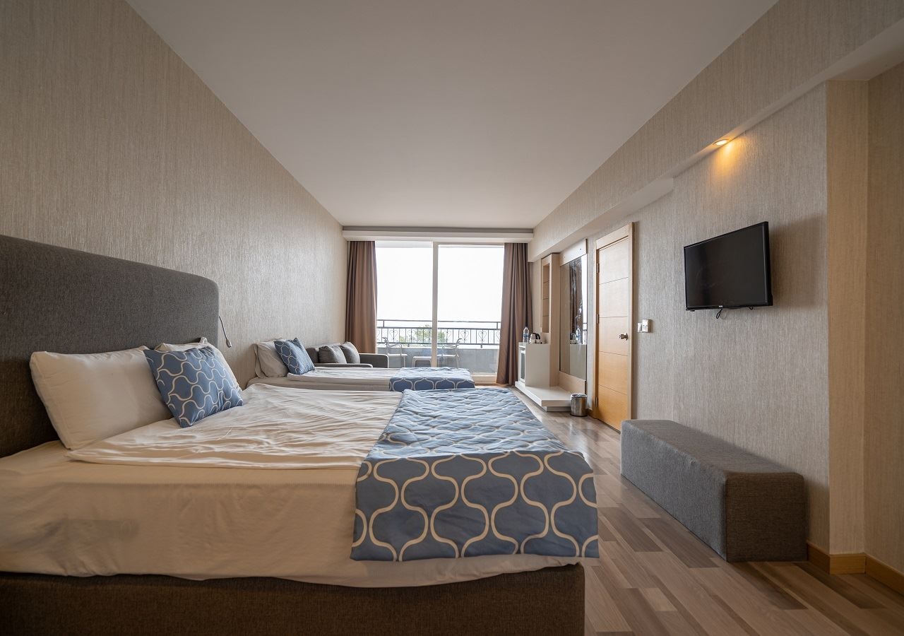 rooms-main-building-family-room