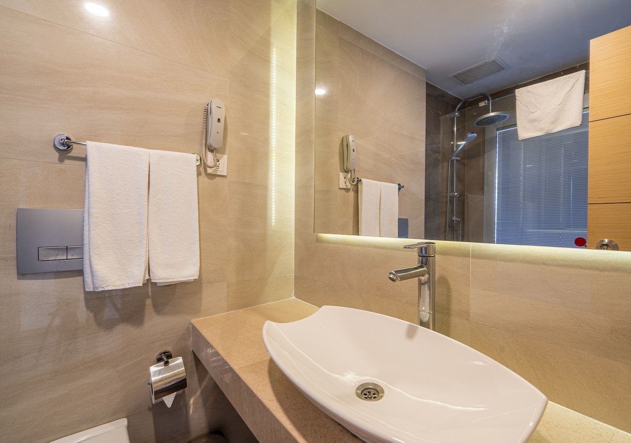 rooms-main-building-family-room