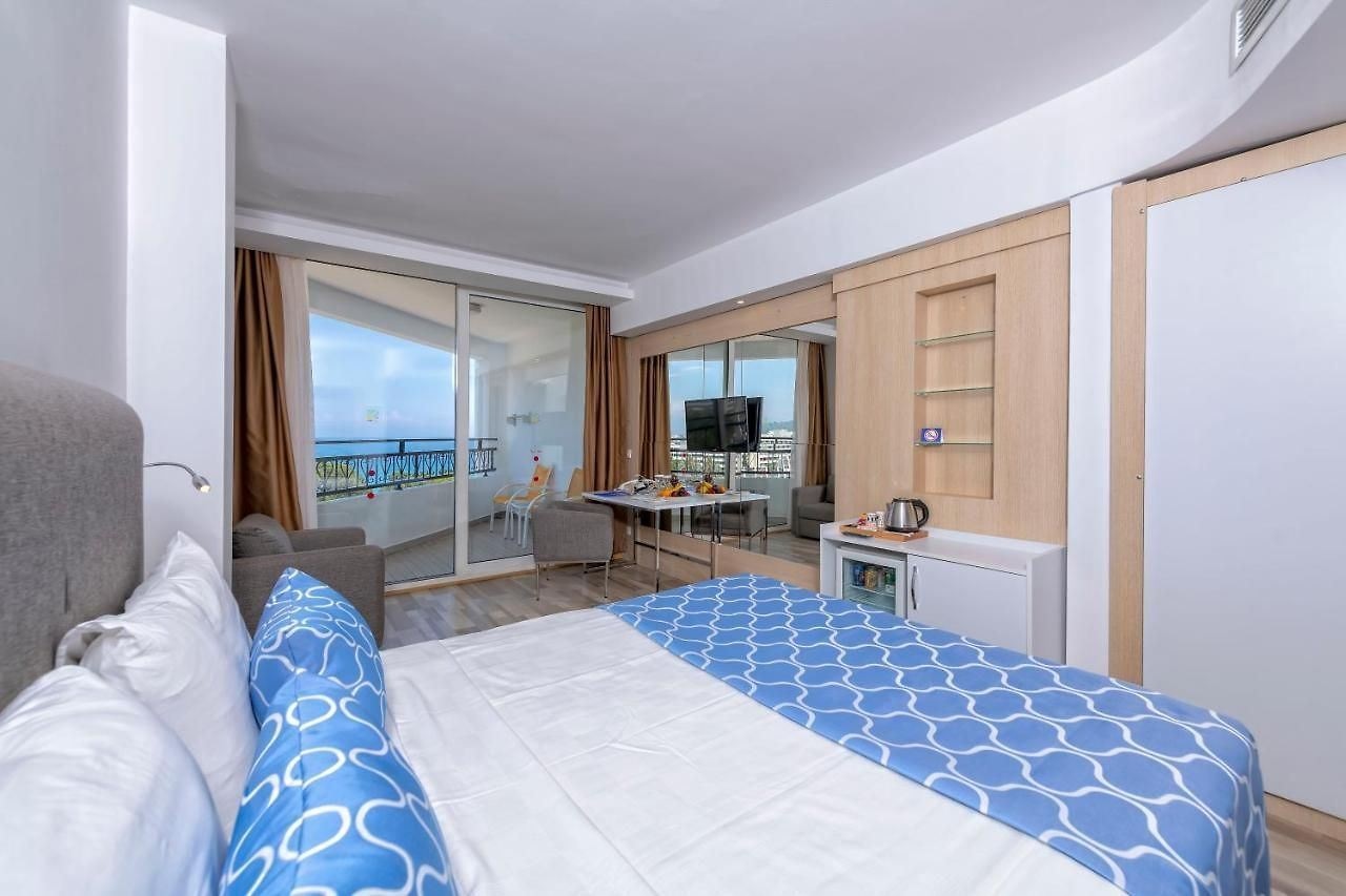 rooms-superior-sea-view-room