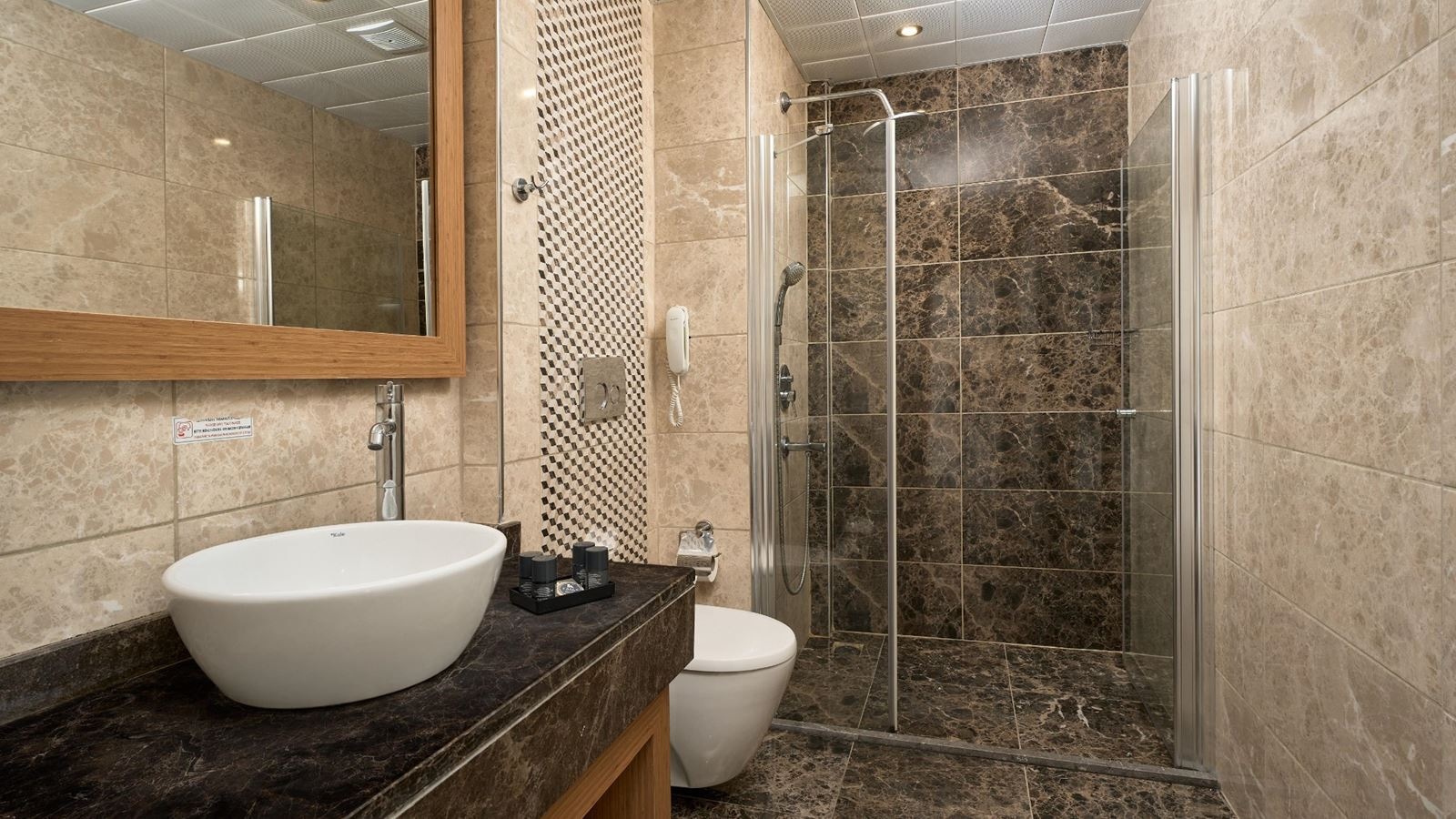 rooms-room-standard-land-view