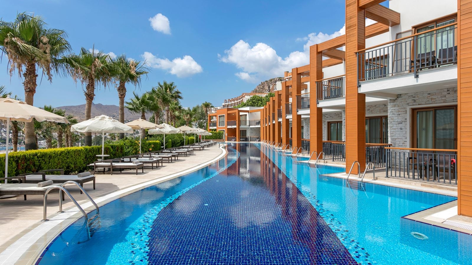 rooms-superior-suite-swimup