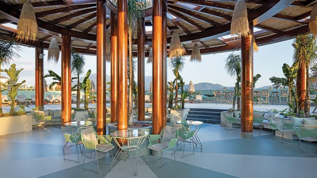 bars-infinity-pool-bar