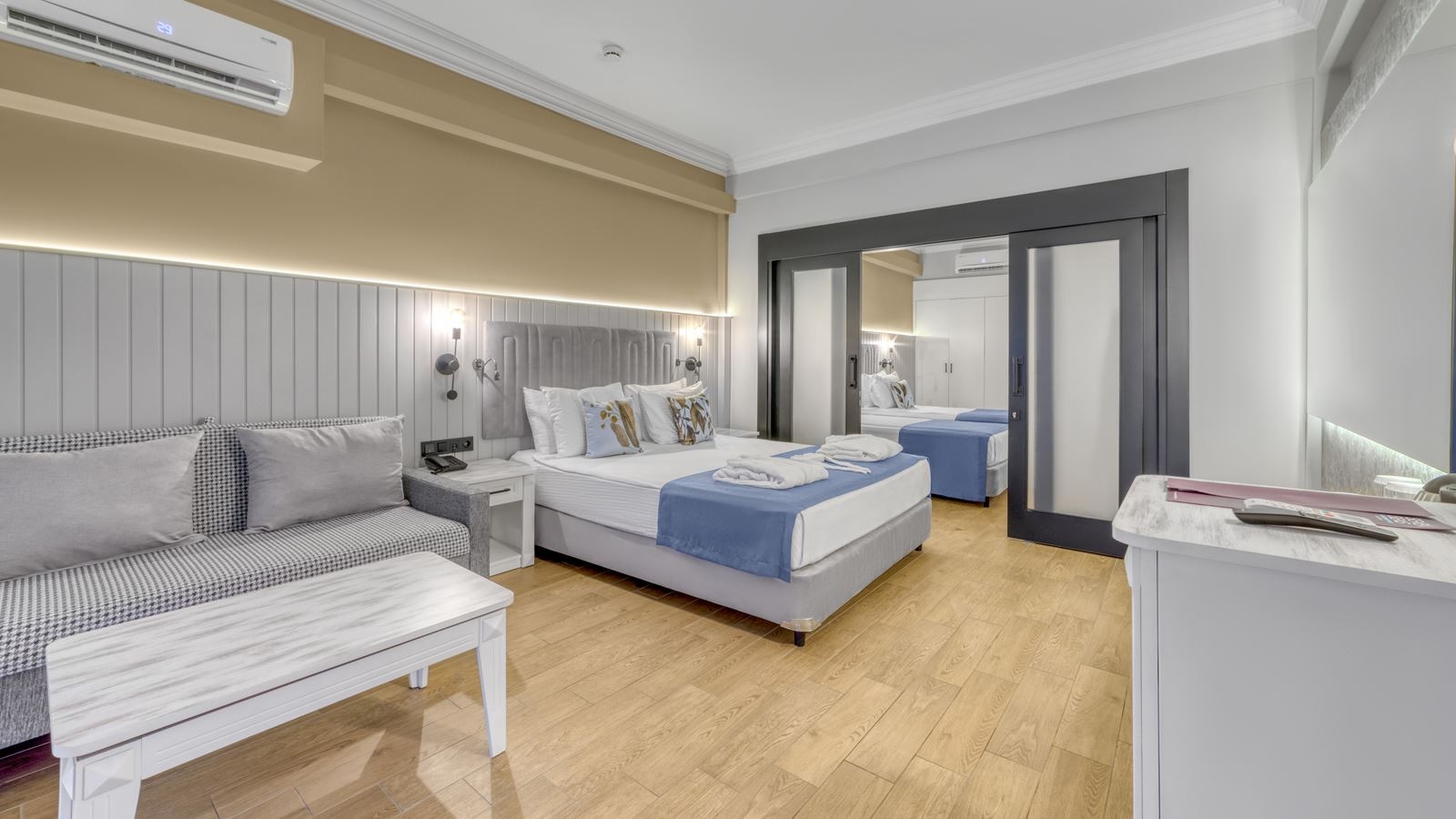 rooms-family-room-land-view