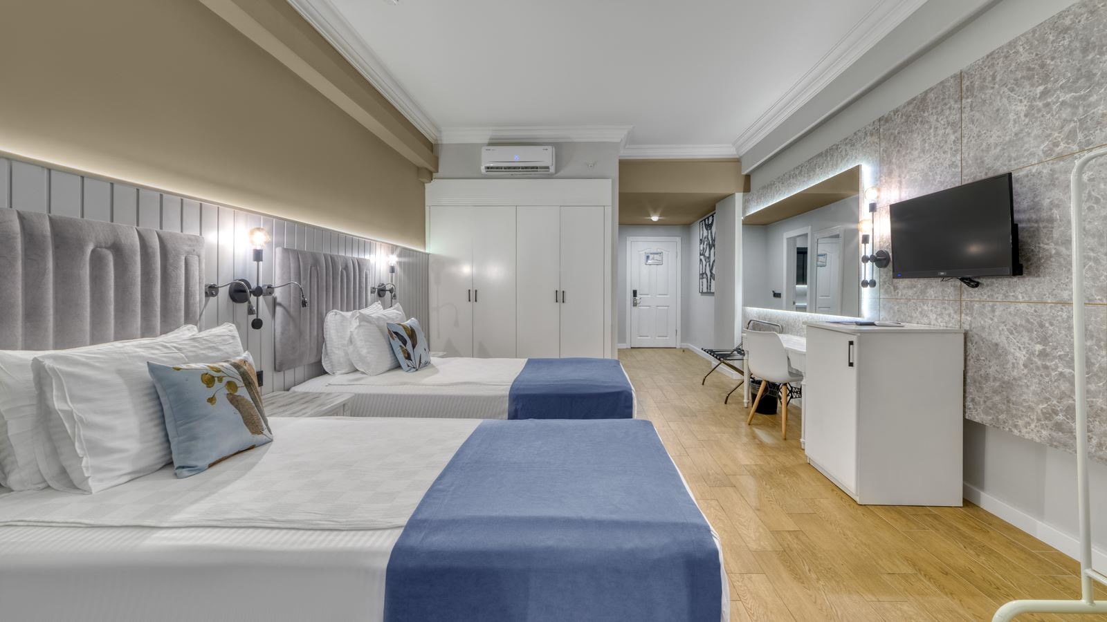 rooms-family-room-land-view