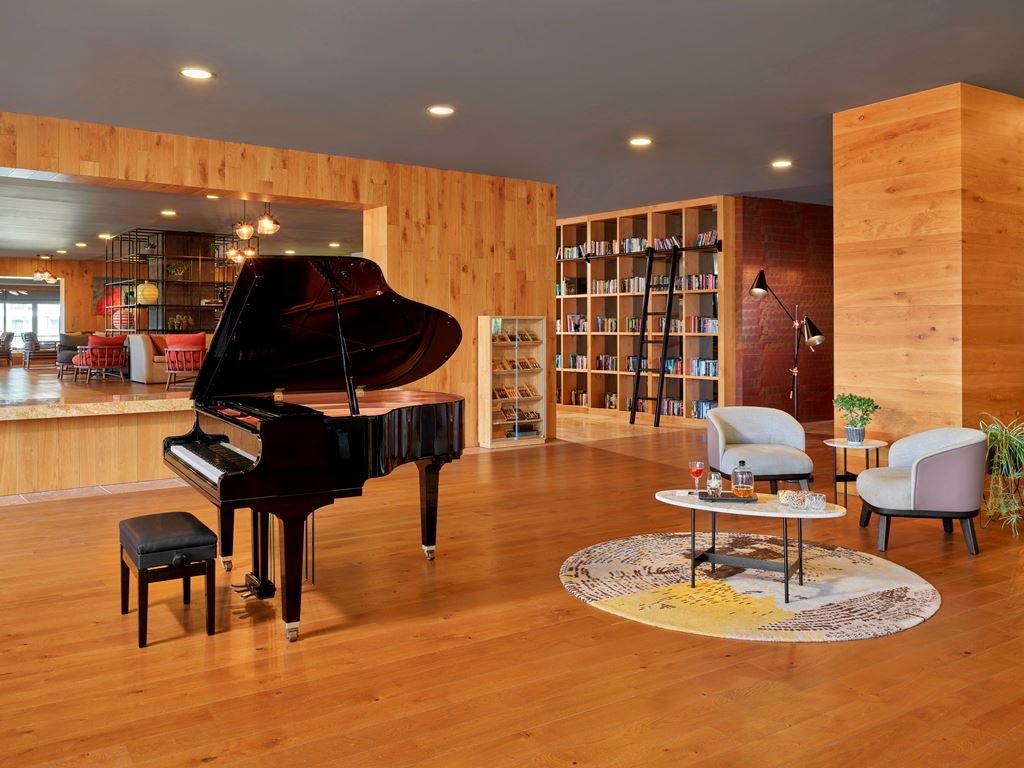 bars-the-cay-room-lobby-bar