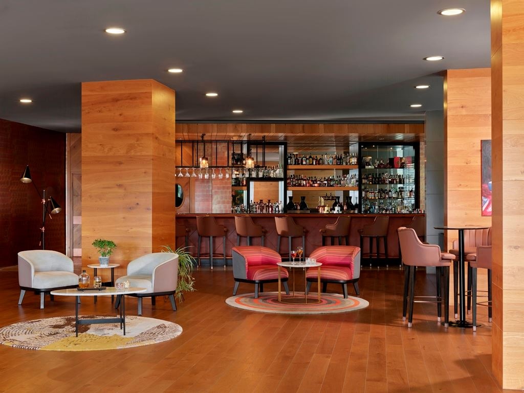bars-the-cay-room-lobby-bar