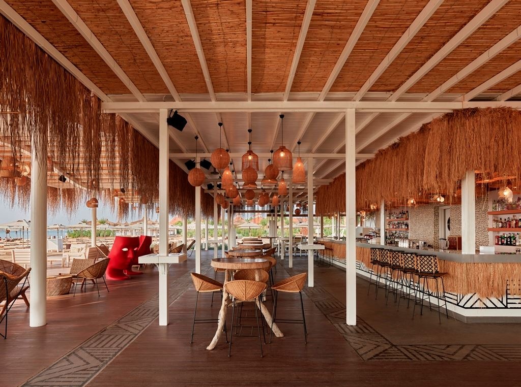 bars-majo-beach-club