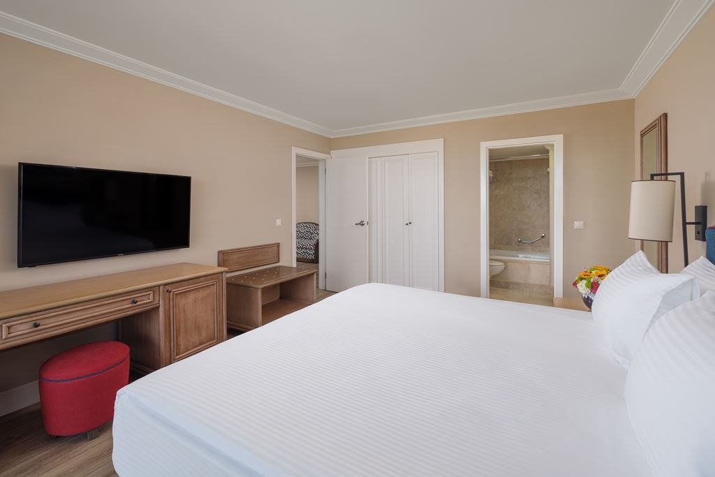 rooms-family-room
