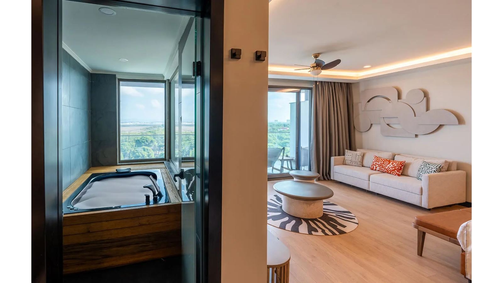 rooms-superior-jacuzzi-sea-view