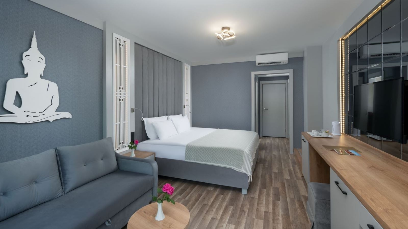 rooms-standard-room-sea-view-with-french-balcony