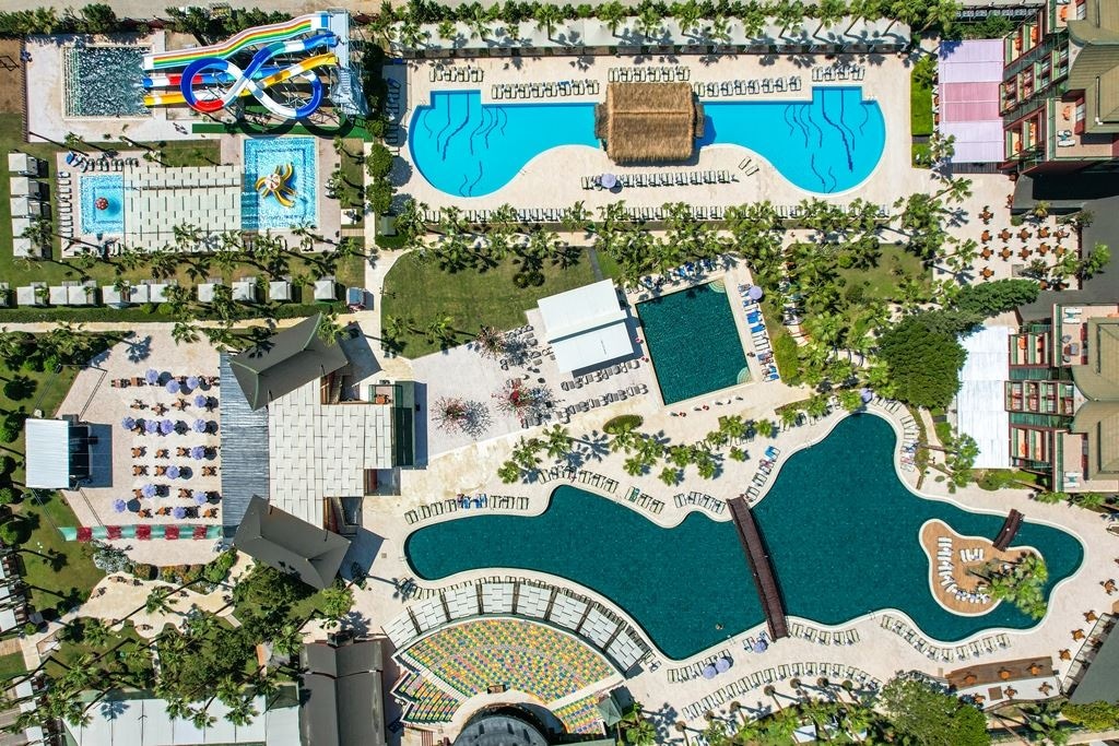 pools-outdoor-pool