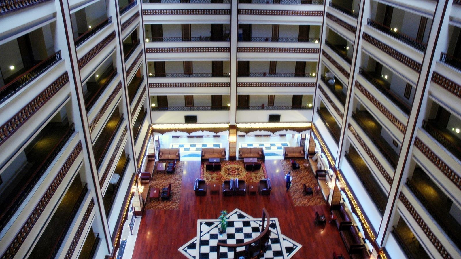 restaurants-lobby-bar