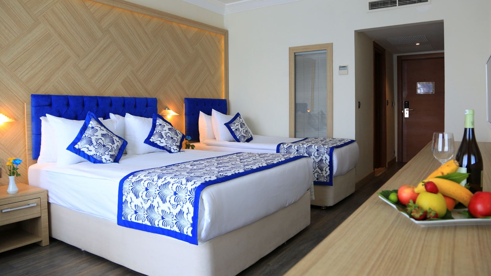 rooms-mainbuilding-superior-room-seaview