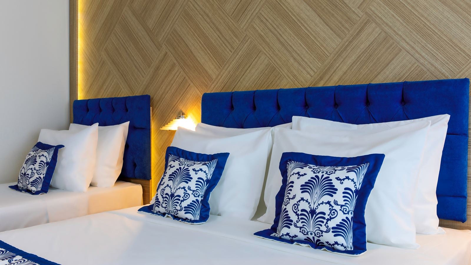 rooms-mainbuilding-superior-room-seaview