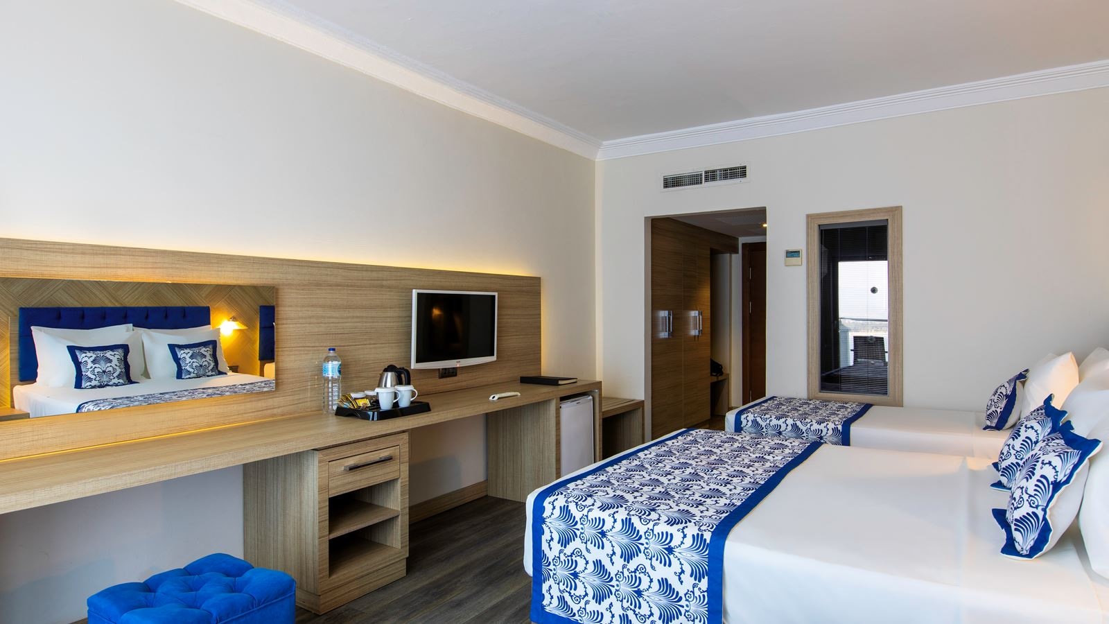 rooms-mainbuilding-superior-room-seaview