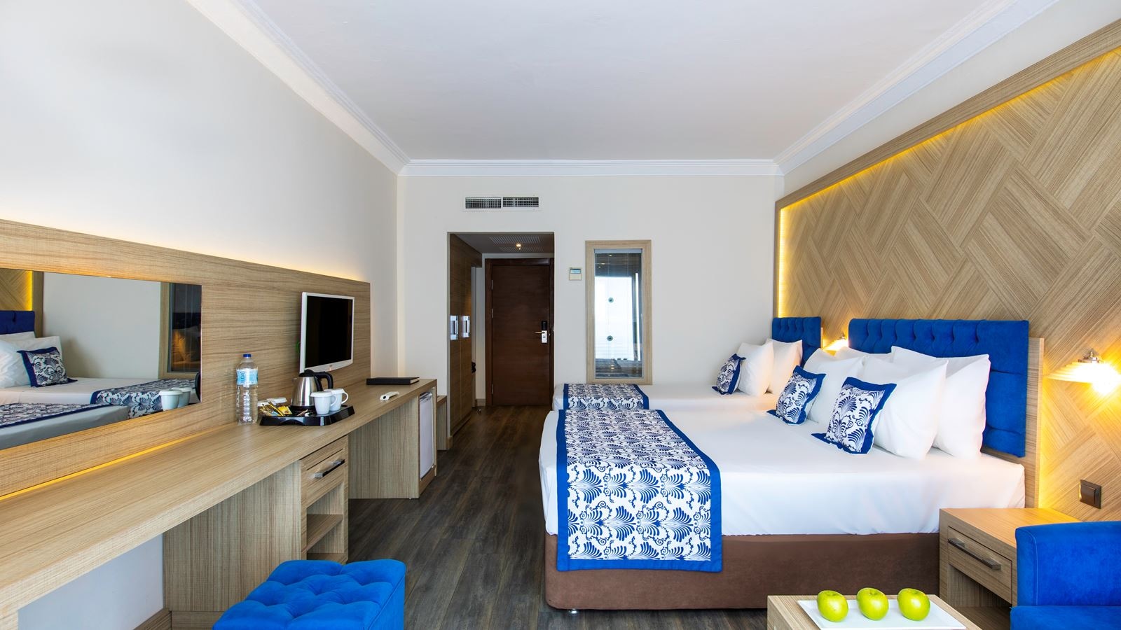 rooms-mainbuilding-superior-room-seaview