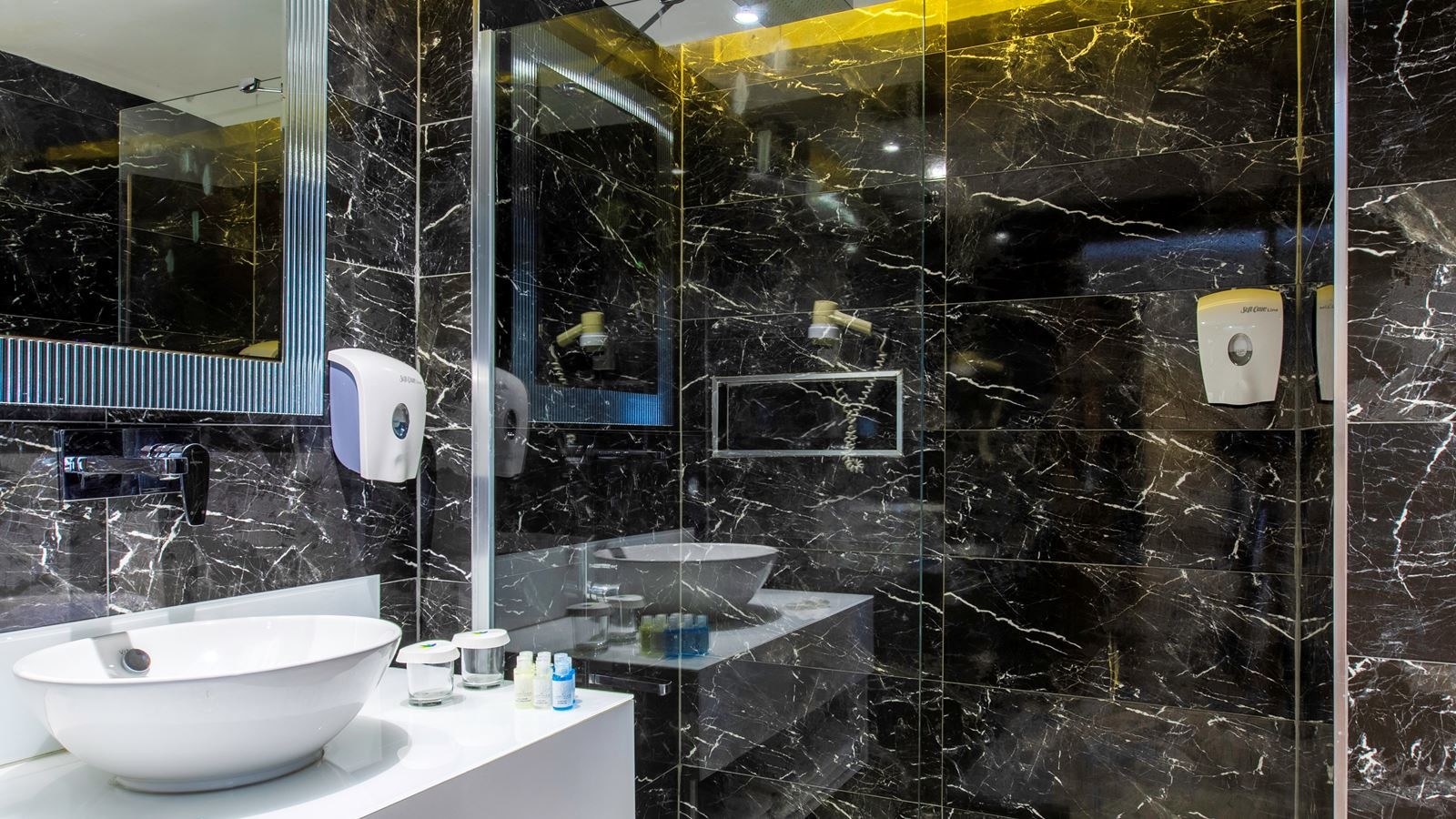 rooms-mainbuilding-superior-room-seaview