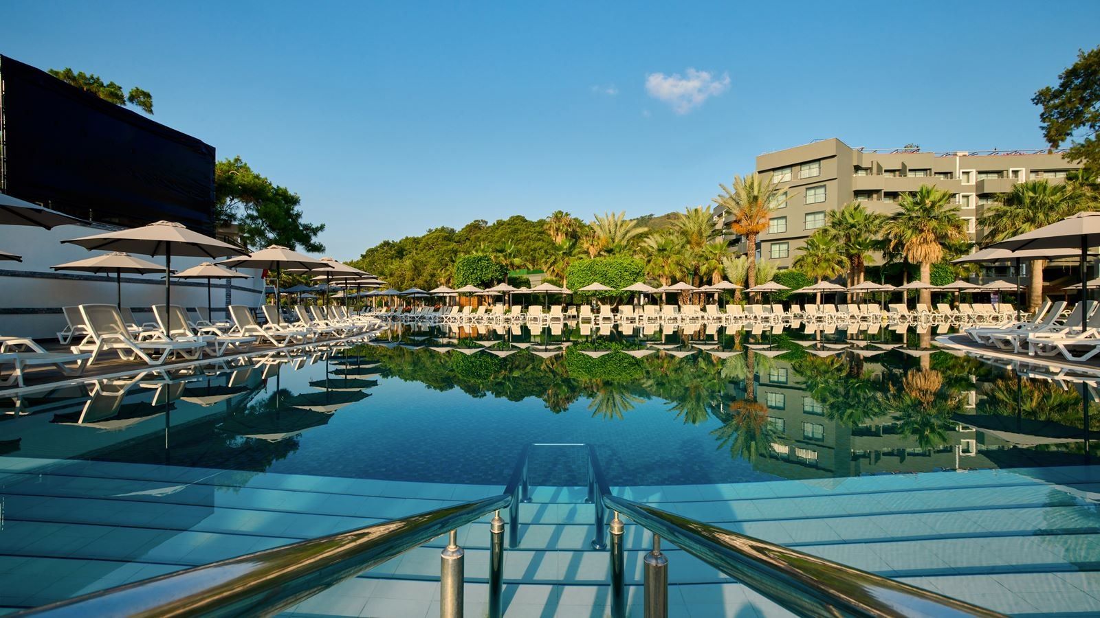 pools-outdoor-pool