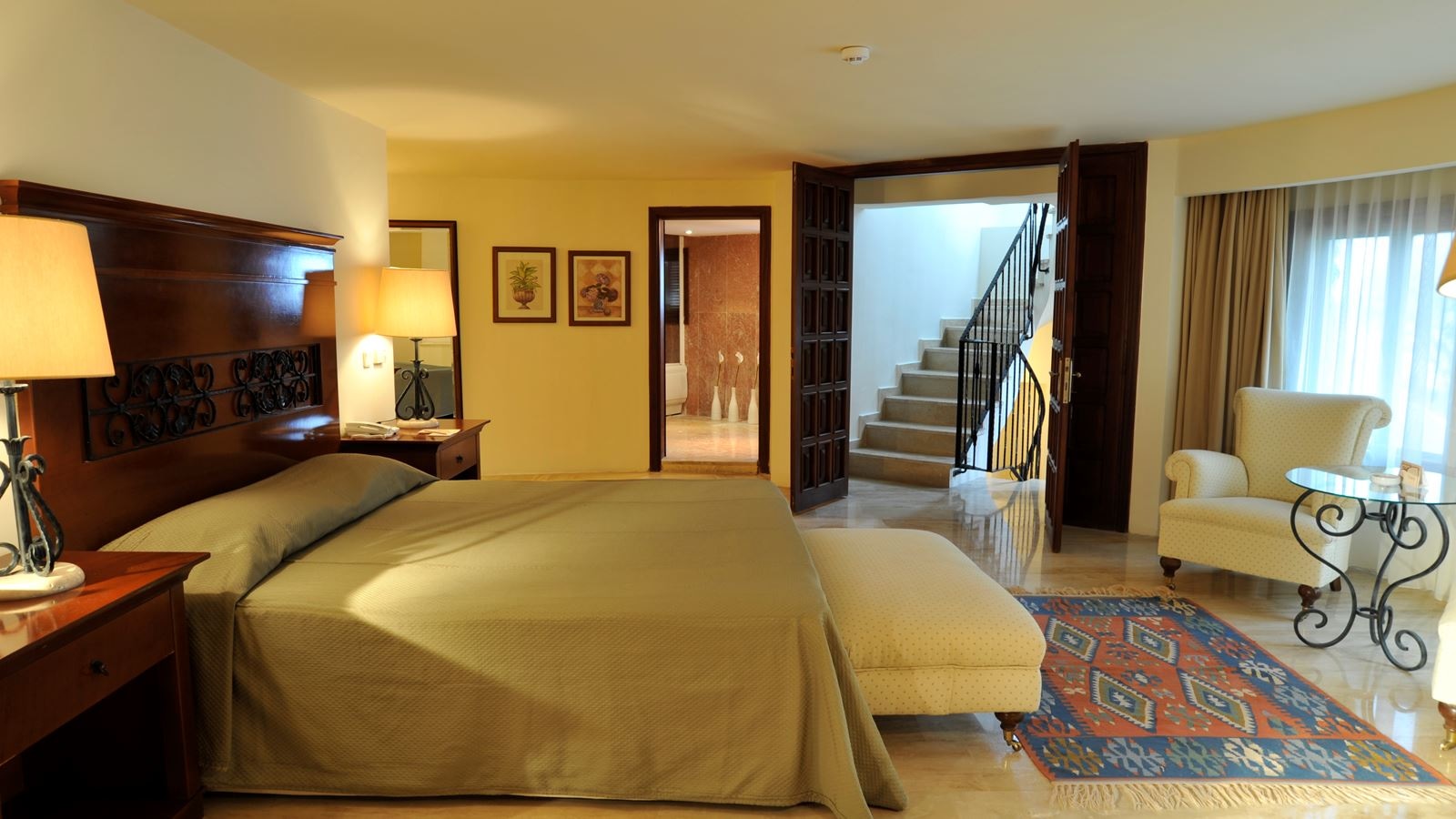 rooms-deluxe-2-bedroom-villa-with-balcony