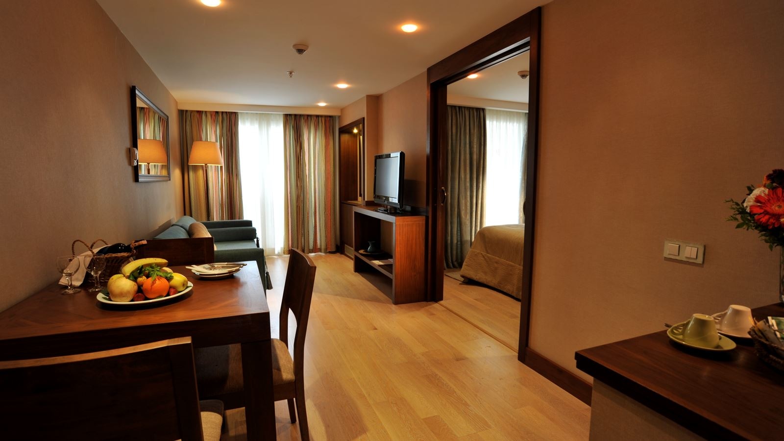 rooms-deluxe-2-bedrooms-suite-with-balcony