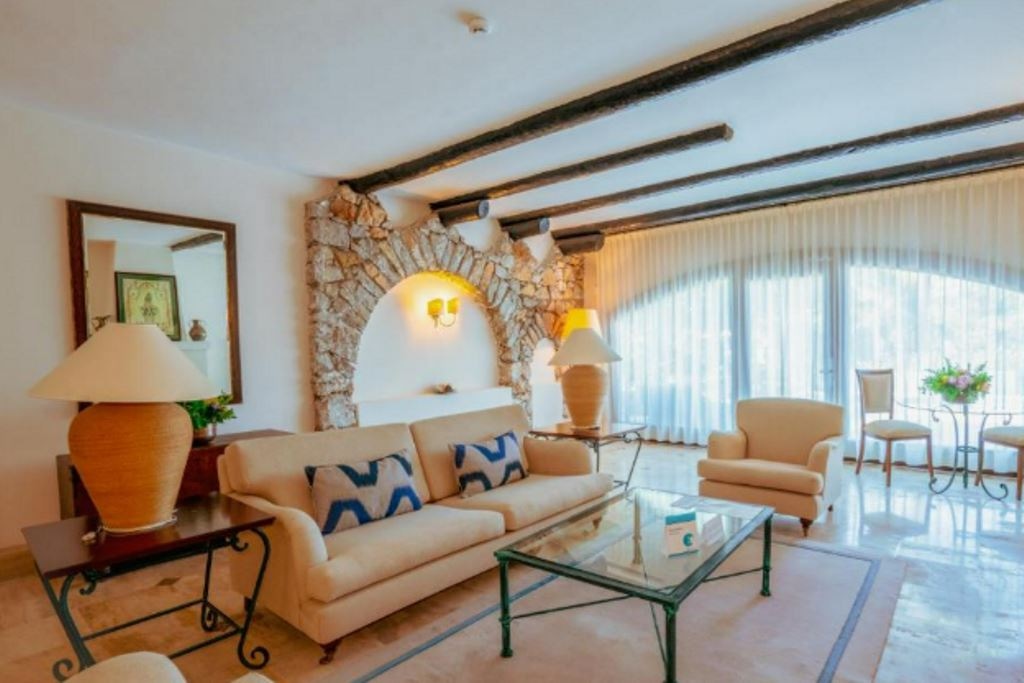 rooms-deluxe-1-bedroom-villa-with-balcony