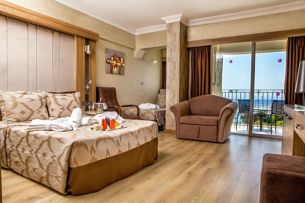 rooms-marin-family-room