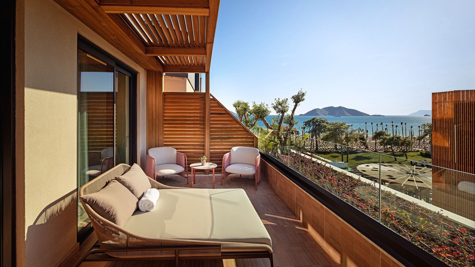 rooms-club-jacuzzi-suite-adult-zone