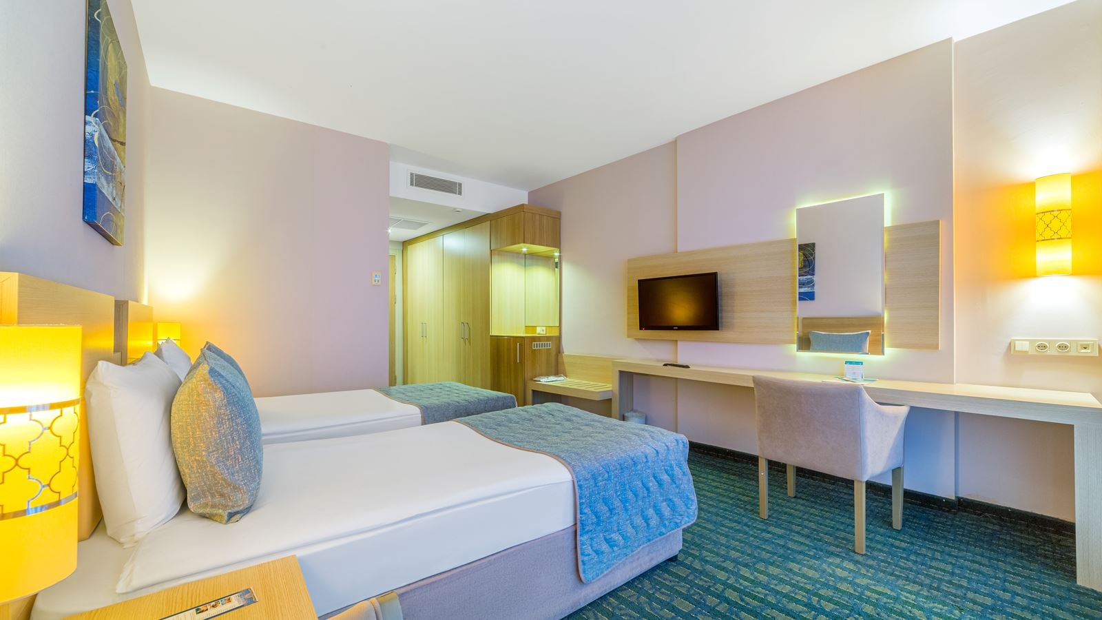 rooms-moonlight-block--standard-land-view