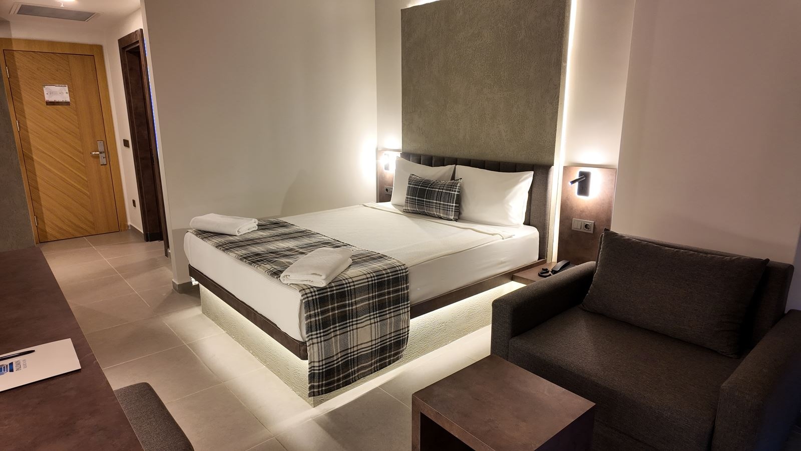 rooms-standard-room-side-sea-view