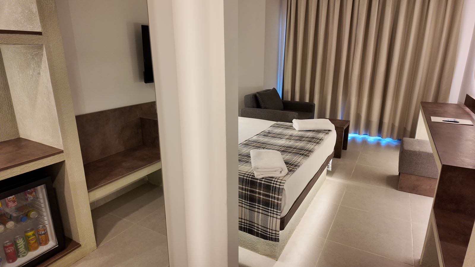 rooms-standard-room-side-sea-view