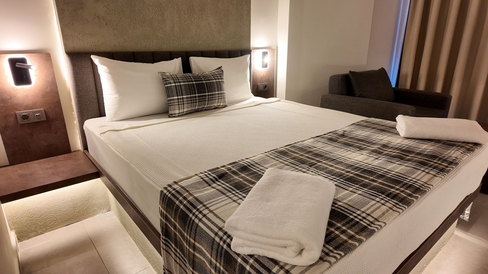 rooms-standard-room-side-sea-view