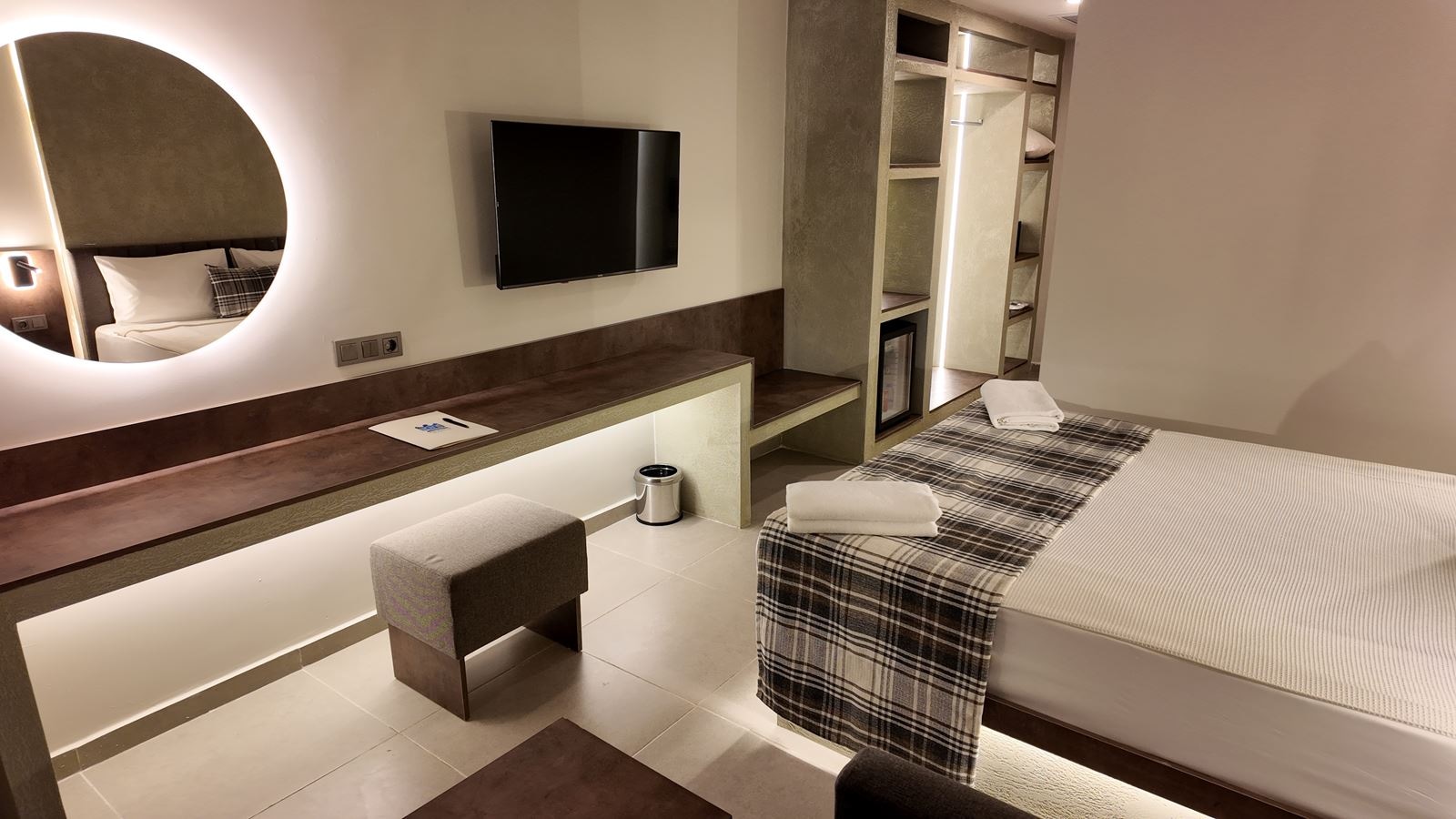 rooms-double-room-land-view