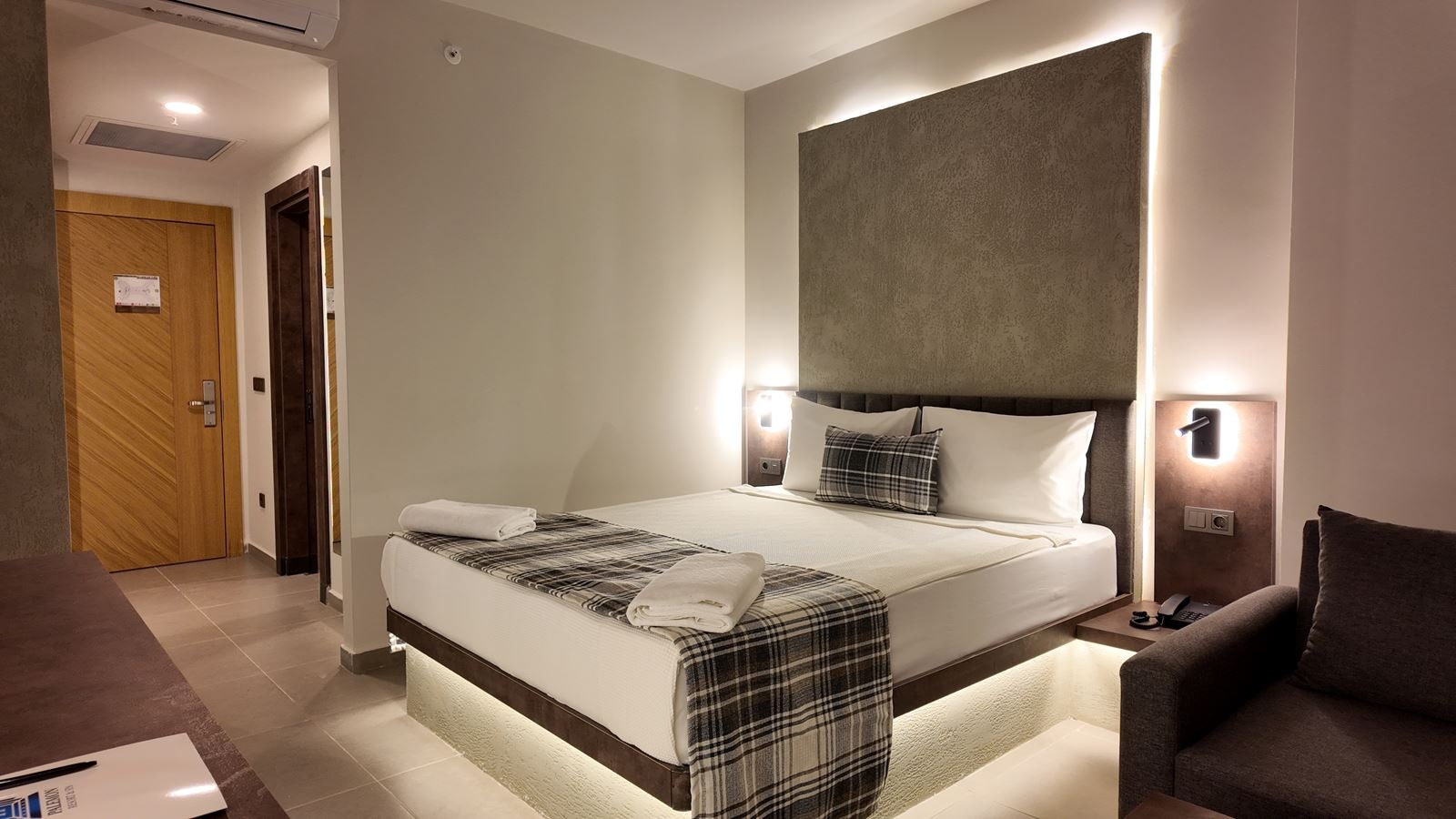 rooms-double-room-land-view